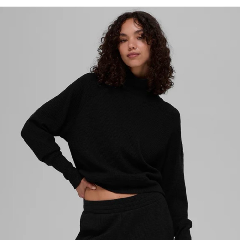 Alo Weekend Escape Mock Neck long sleeve